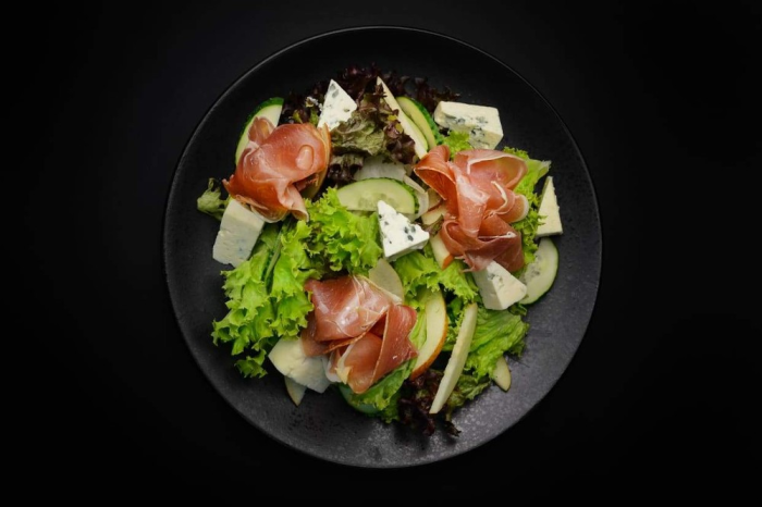 Великий салат з хамоном 